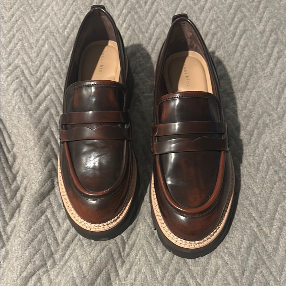 Gianni Bini Brown Loafers with Glossy Leather and Durable Sole